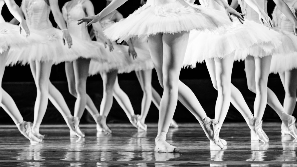 整然と並ぶバレリーナたち